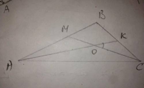 Дві сторони трикутника дорівнюють 3 і 12 см, а бісектриси при третій стороні перетинаються під кутом