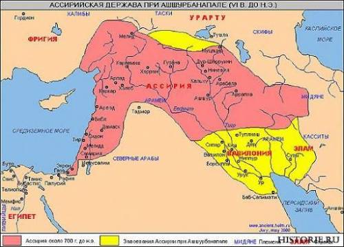 Як розташована Ассирія відносно Вавилону та Єгипту​