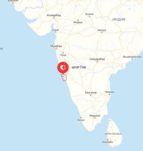 1 Look at the map and photos. Laura's taking a year out to spend three months in Goa. Where is Goa?​
