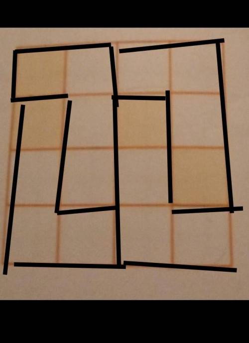 Раздели фигуру на 4 одинаковые части так, чтобы каждая часть содержала по одной закрашенной клетке.